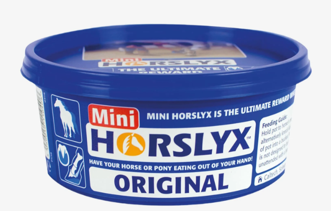 Mini Horslyx Slicksten – smidig belöning och effektiv distraktion.
